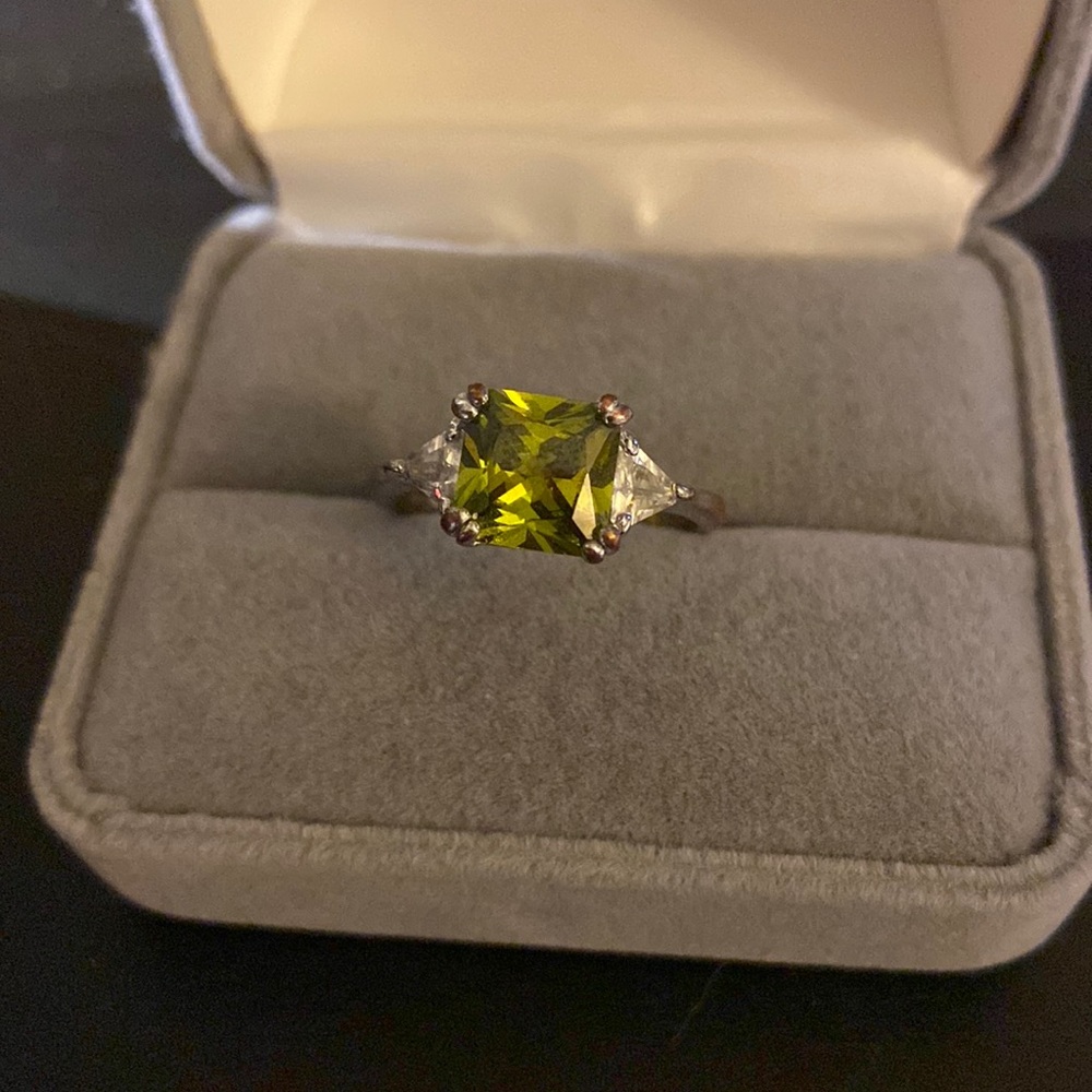 Cubic zirconia green ring